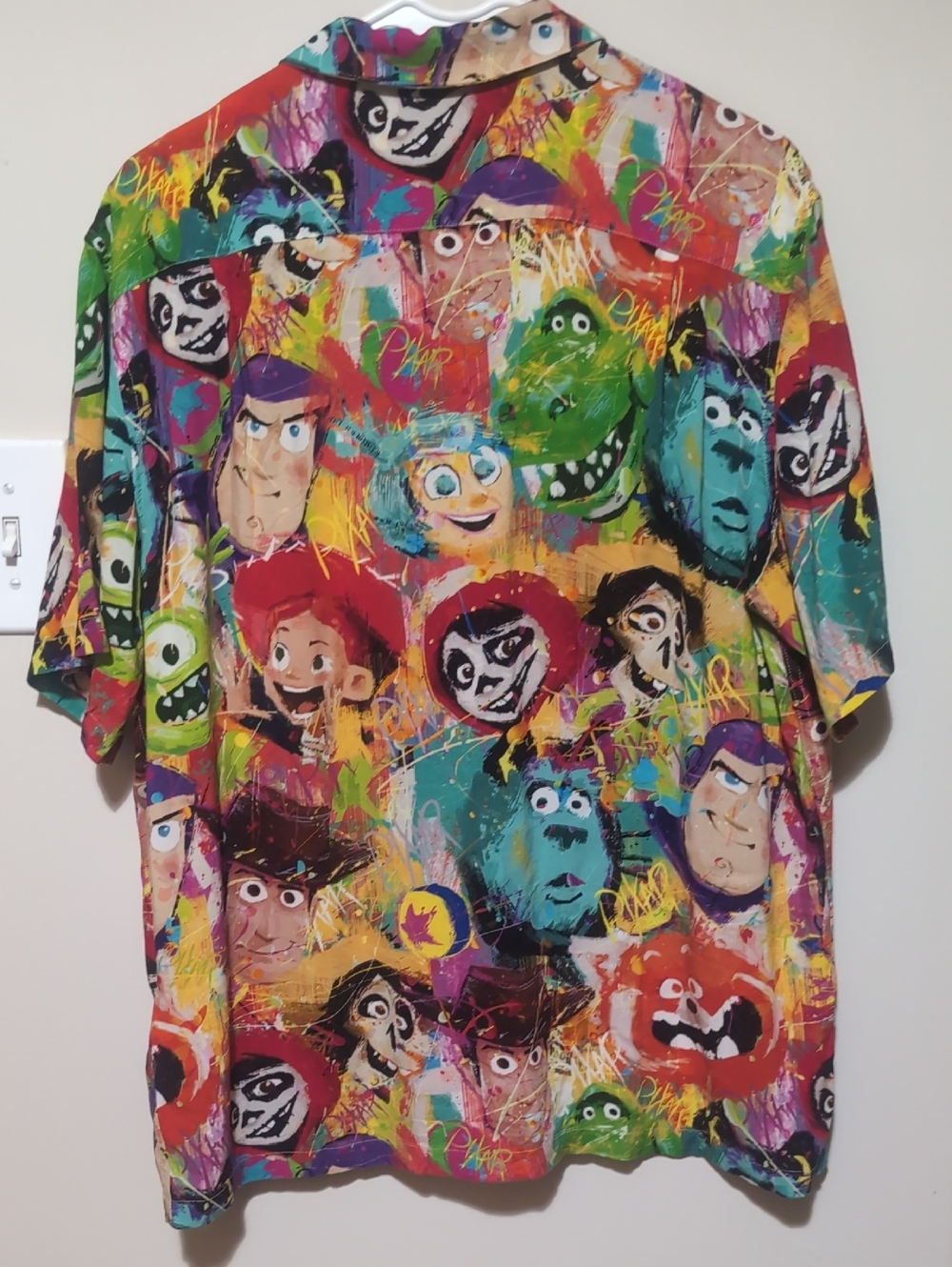 Men's Disney Pixar Button Up Shirt Large - Picture 2 of 3